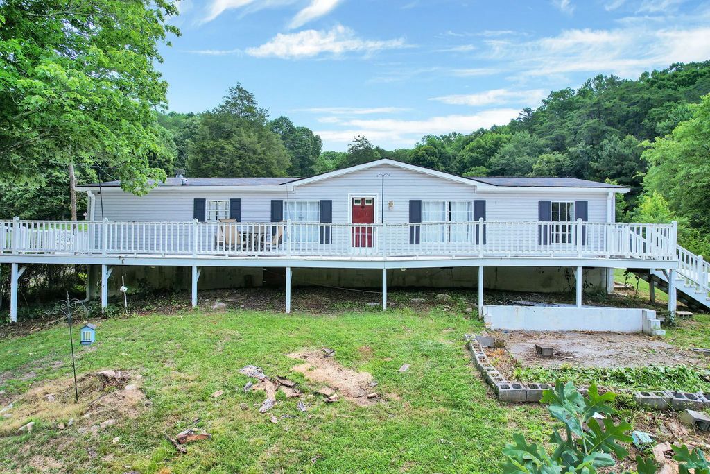 1196 White Oak Road, Cleveland