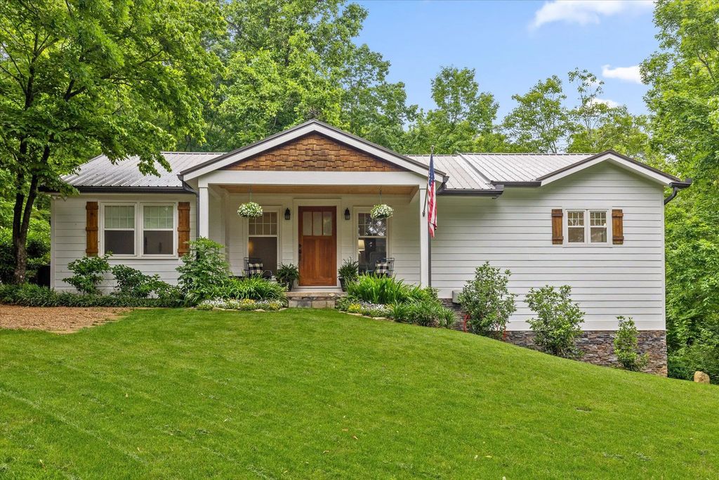 508 Mcfarland Road, Lookout Mountain