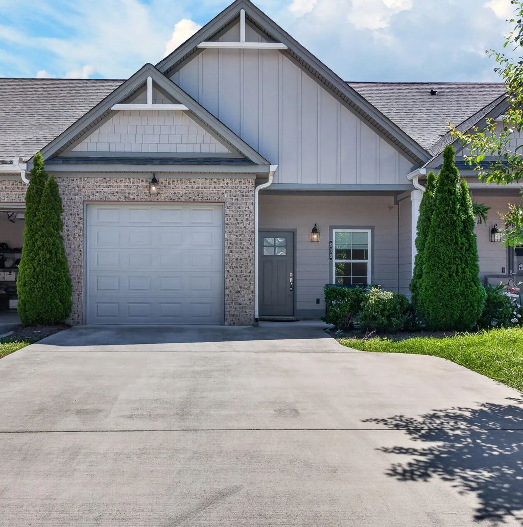 638 Ne Bellingham Drive, Cleveland