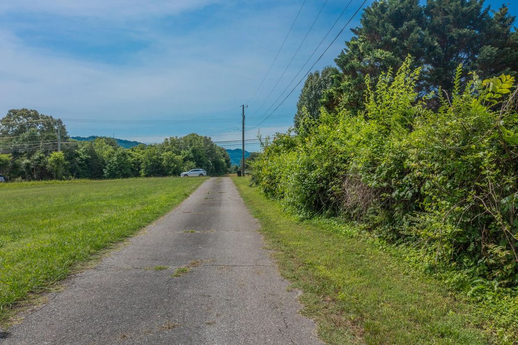 9527 E Brainerd Road, Chattanooga