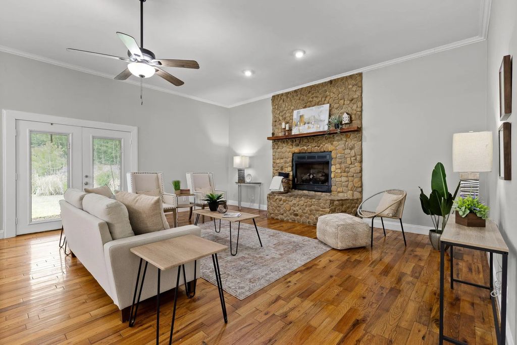 9304 Oak Street, Ooltewah
