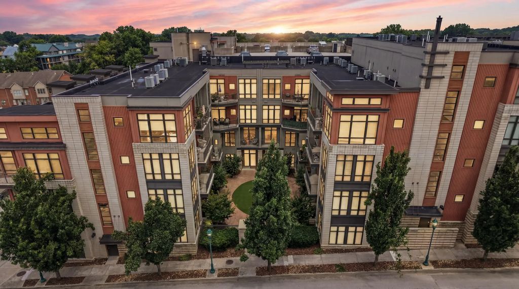 129 Walnut Street, Chattanooga