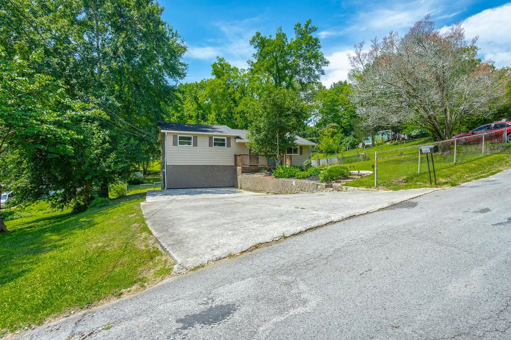 107 Anderson Road, Rossville