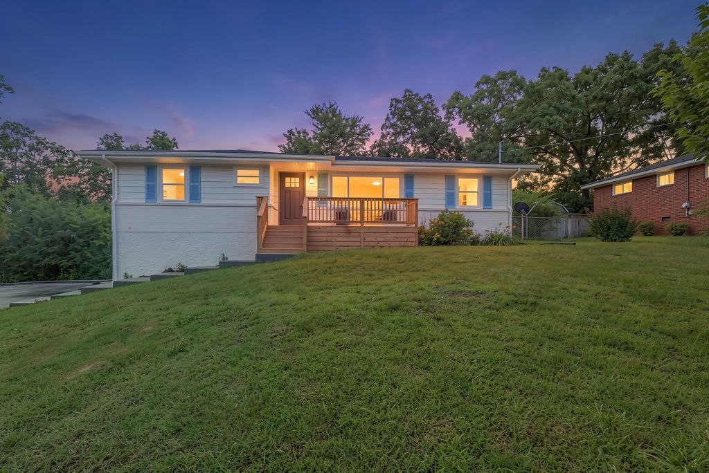 1012 W Lewis Street, Rossville