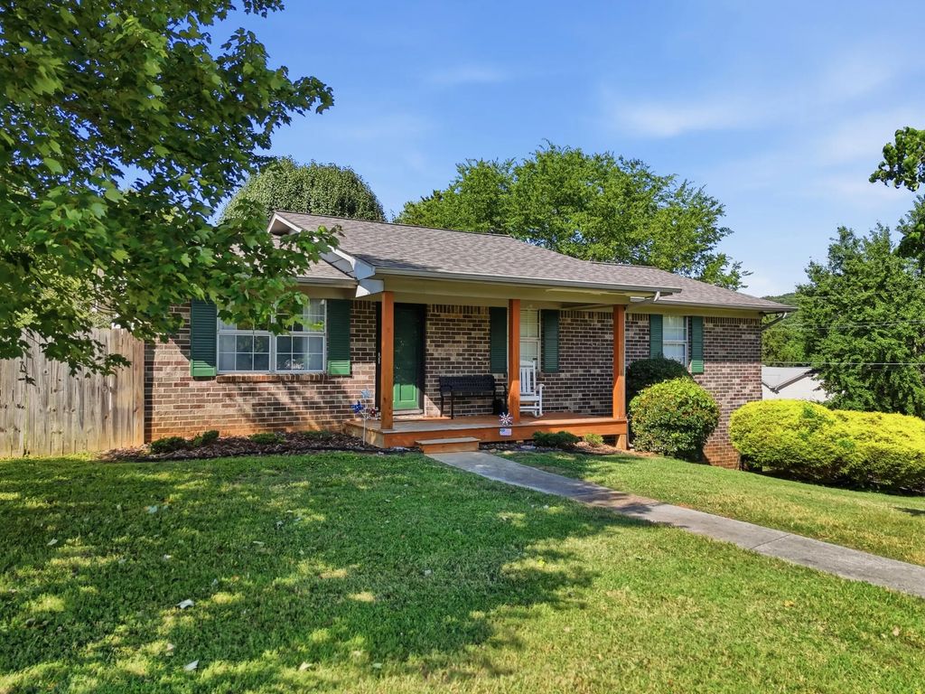 215 Mapleton Drive, Cleveland
