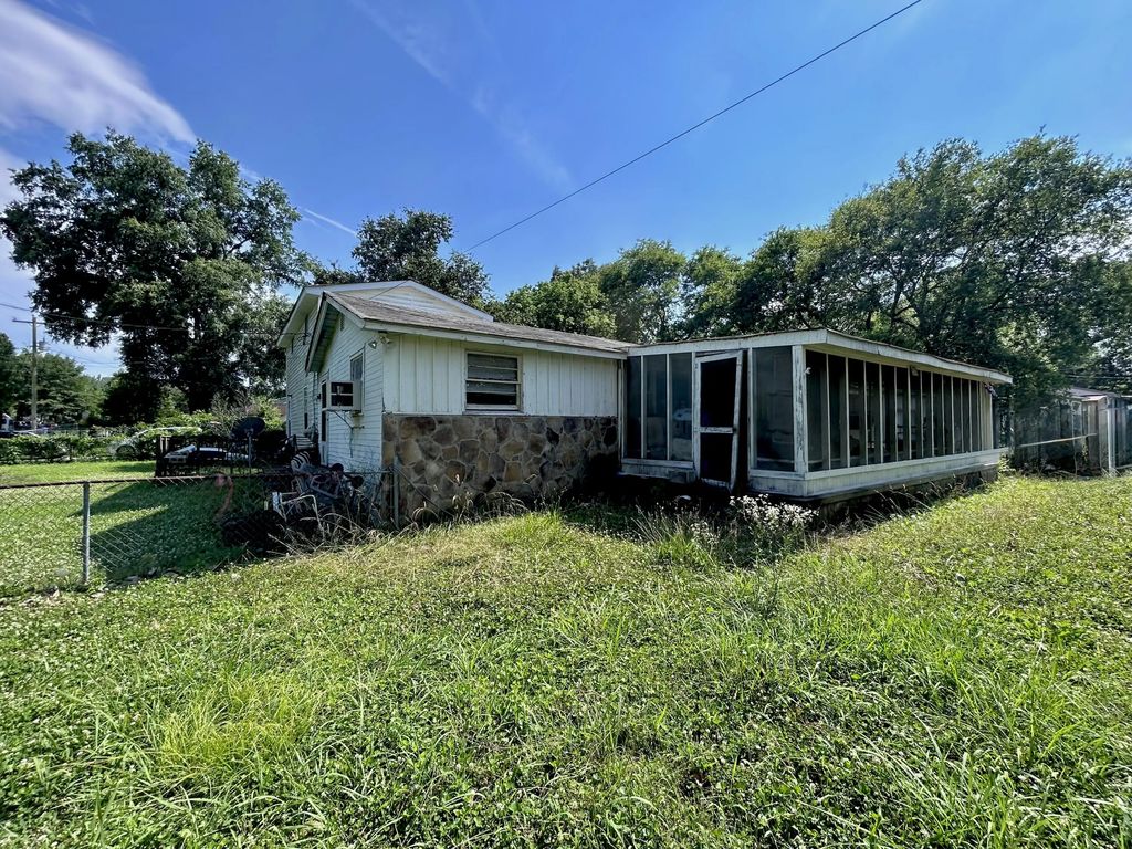 584 W State Line Road, Rossville