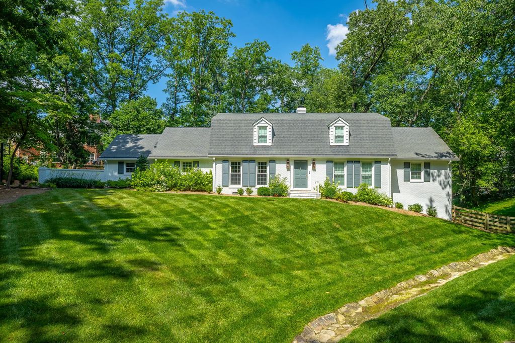 73 W Bartram Road, Lookout Mountain