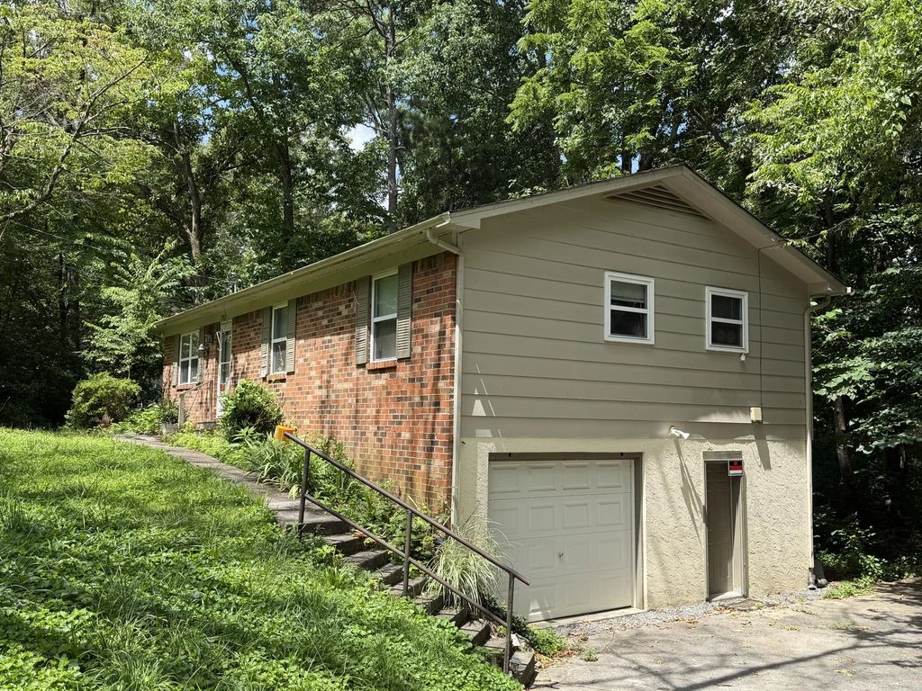 4030 Lynncrest Drive, Cleveland