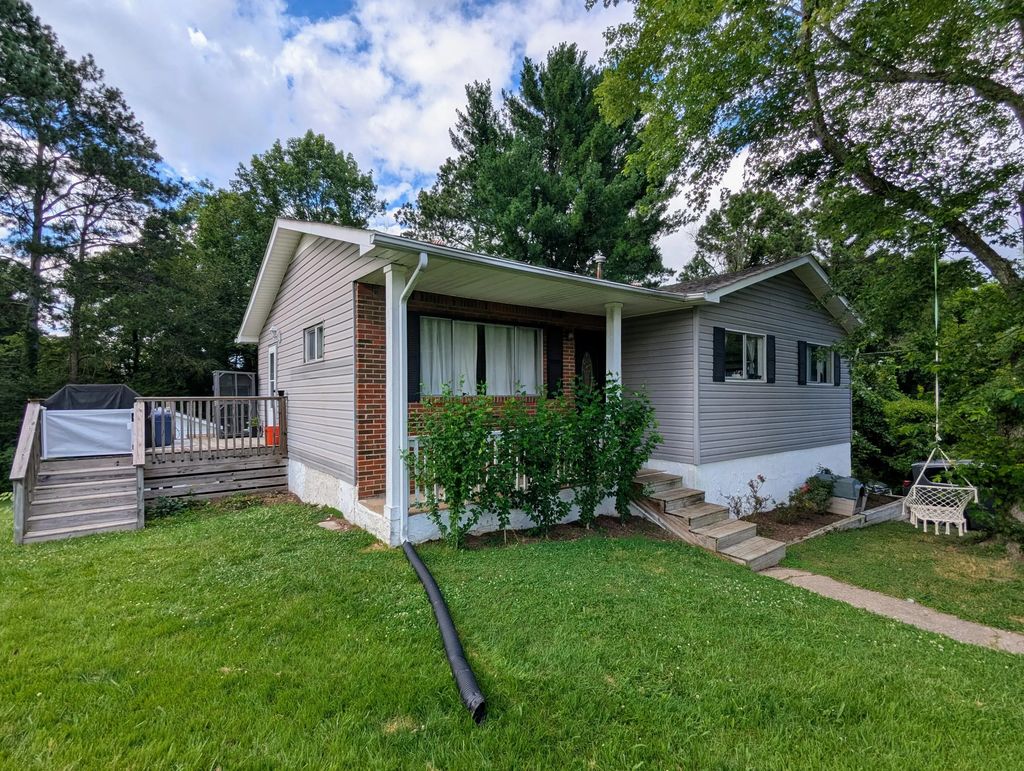 2640 Greenhills Cove, Cleveland