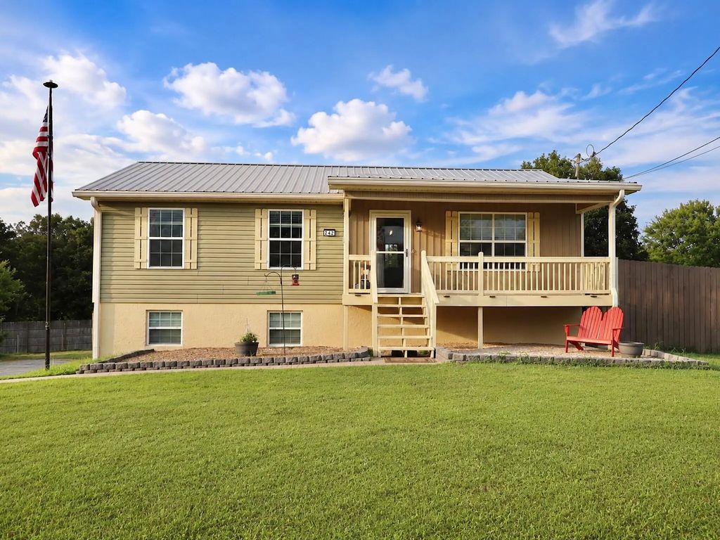 242 Thorne Circle, Cleveland