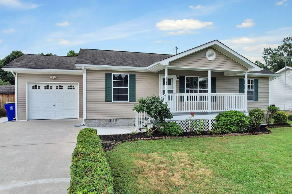 2725 Apple Orchard Drive, Cleveland