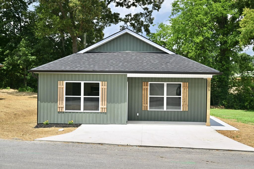1575 Strawberry Lane, Cleveland