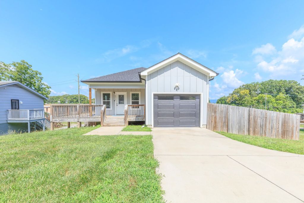 2015 N Chamberlain Avenue, Chattanooga