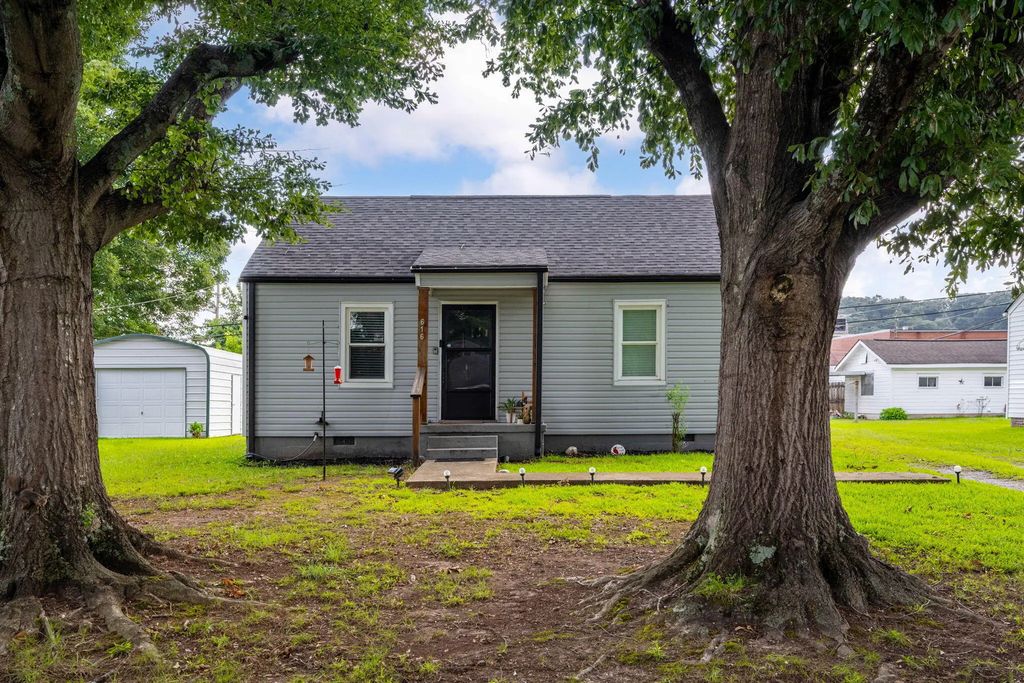 616 Carden Avenue, Rossville