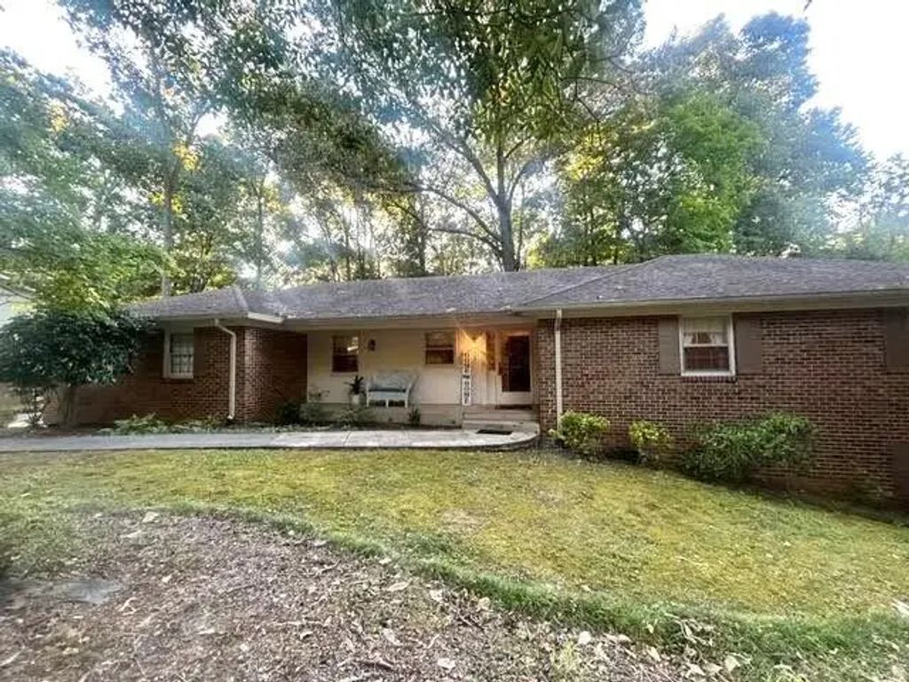 3631 Woodcrest Circle, Cleveland