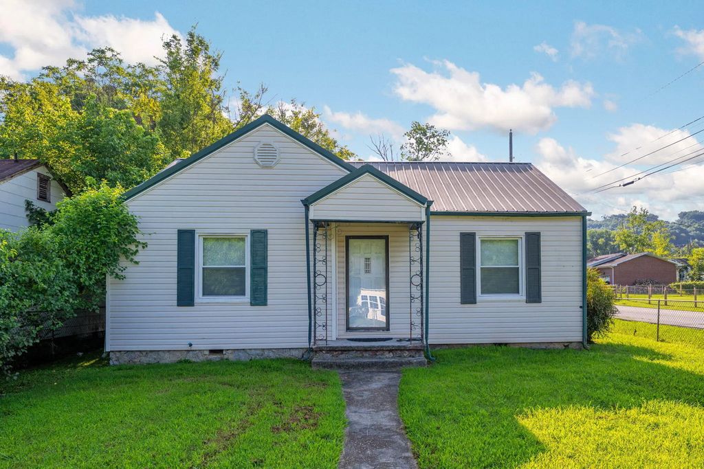 1112 Lee Avenue, Rossville