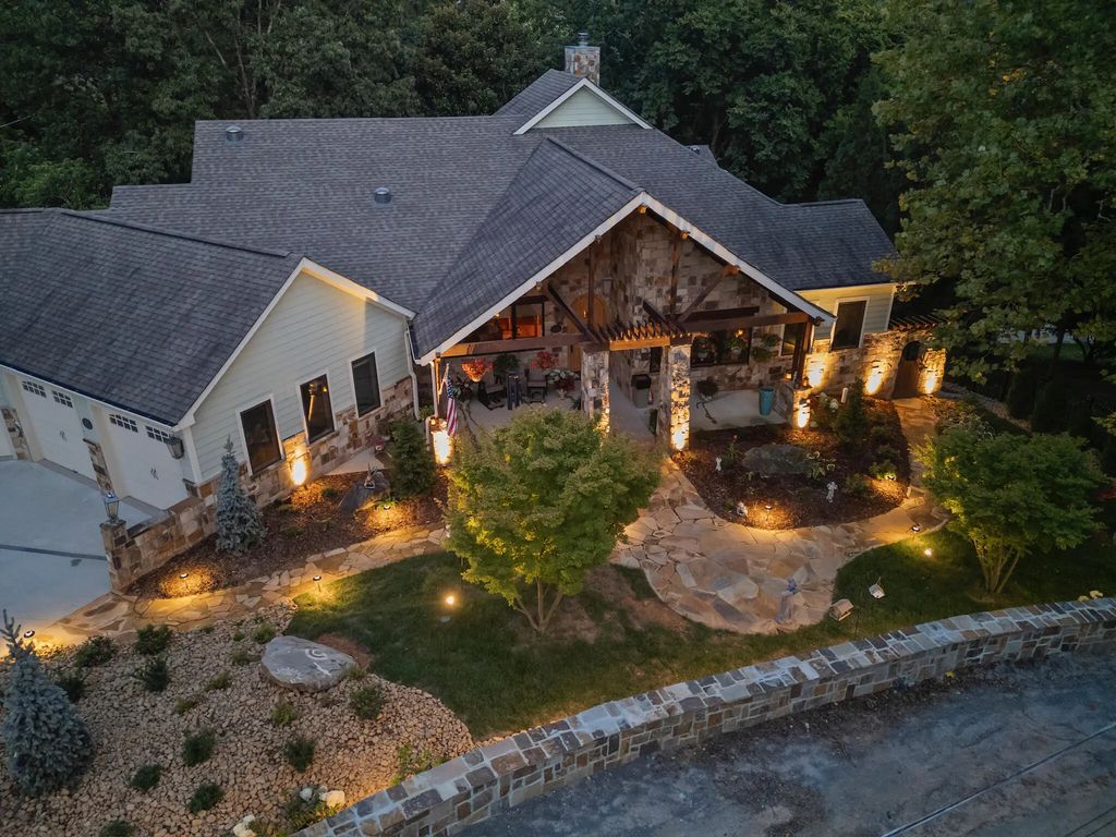 125 Fleetwood Drive, Lookout Mountain