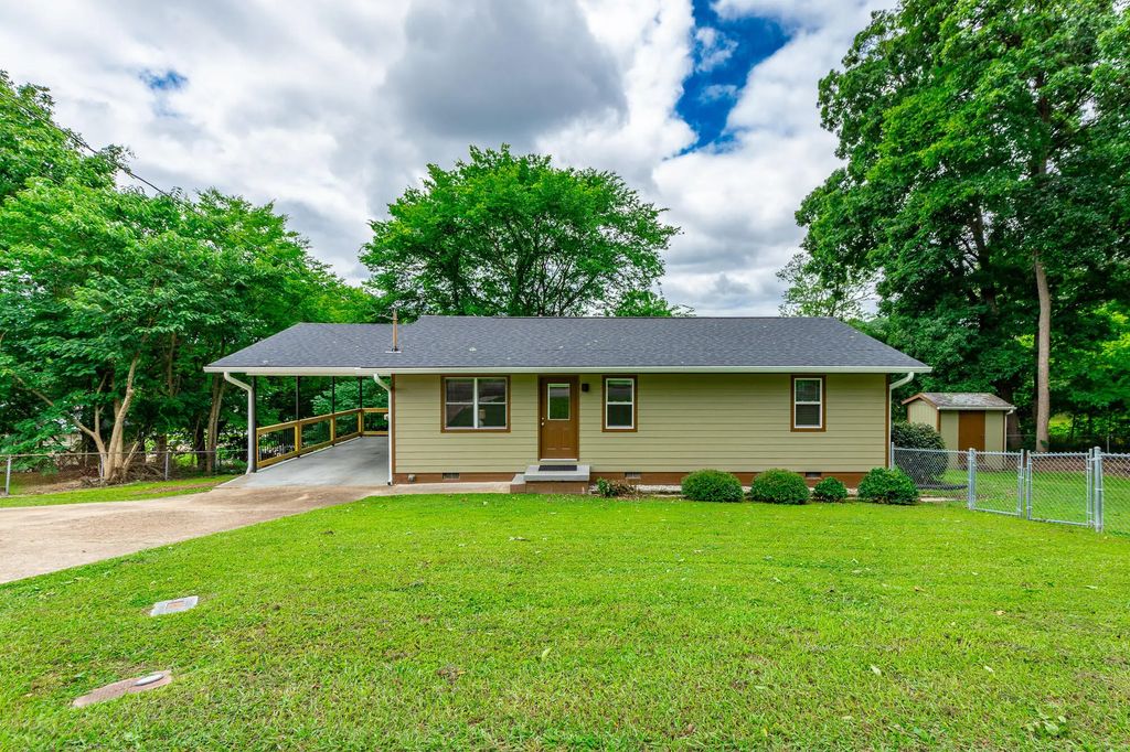 275 Lawrence Drive, Rossville