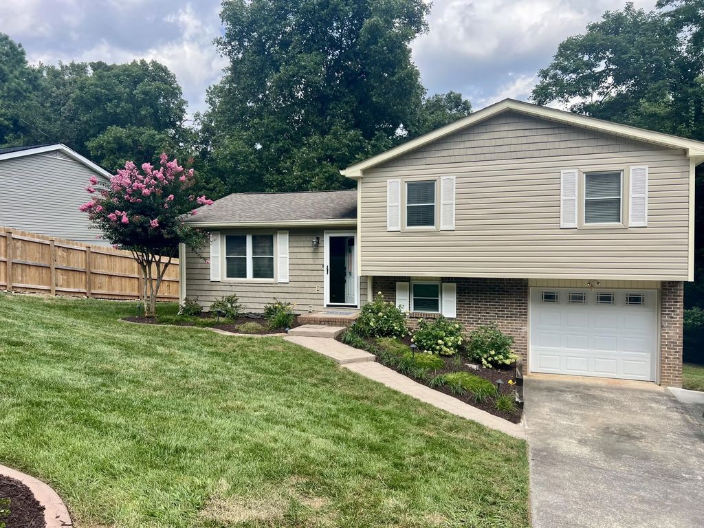 411 Oak Tree Road, Ringgold