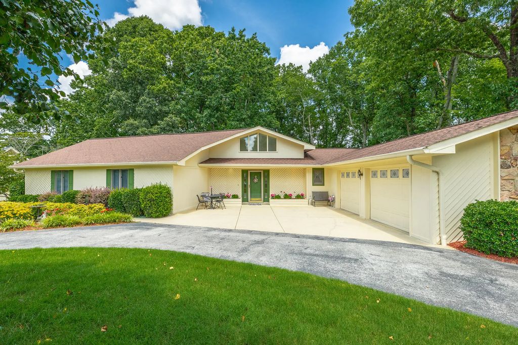 6422 Lake Shadows Circle, Hixson