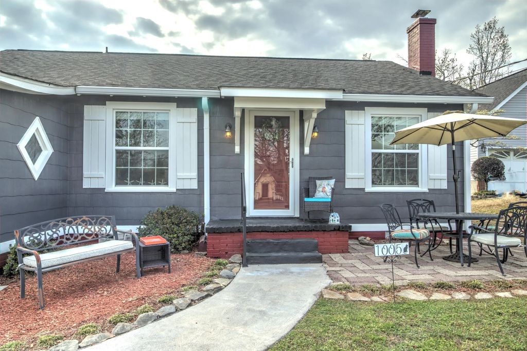 1005 S Crest Road, Rossville