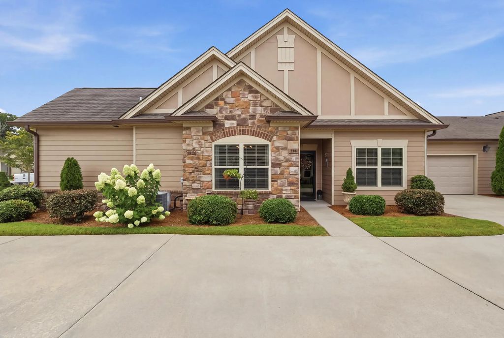 1747 Sedgefield Drive, Ooltewah