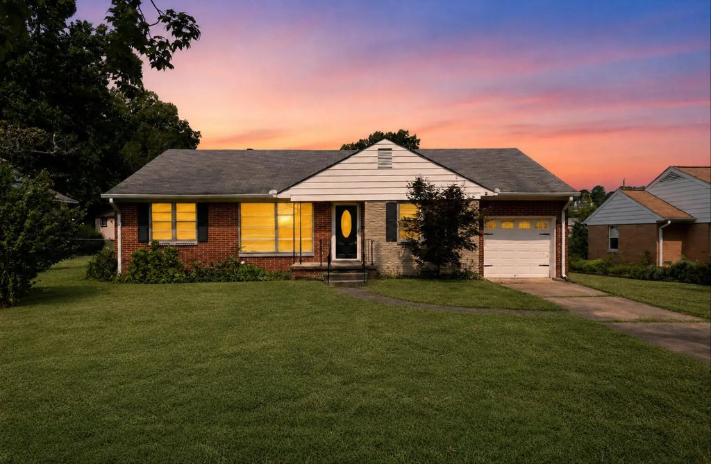 919 Belvoir Avenue, East Ridge