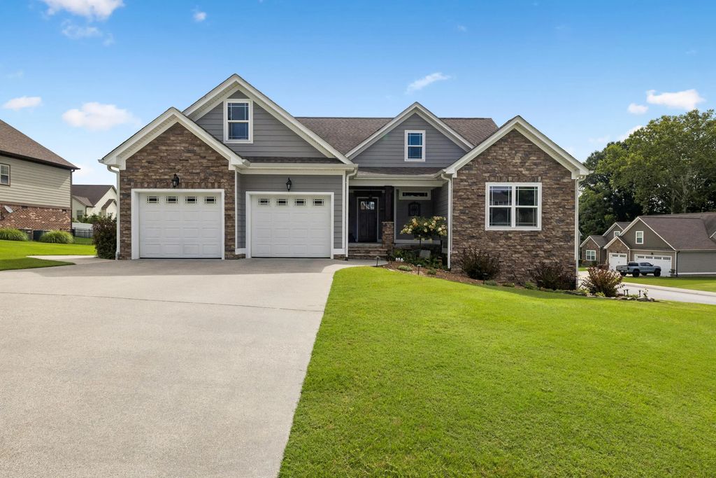 229 Running Oak Drive, Ringgold