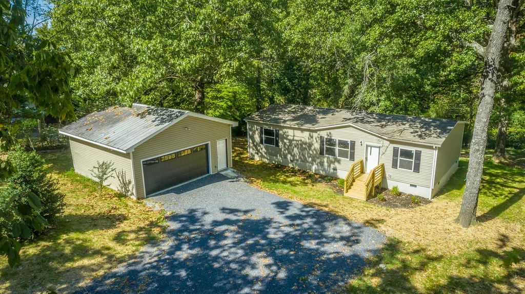 29 West Drive, Rossville