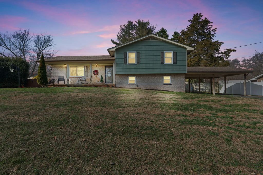 927 Tri Circle, Cleveland