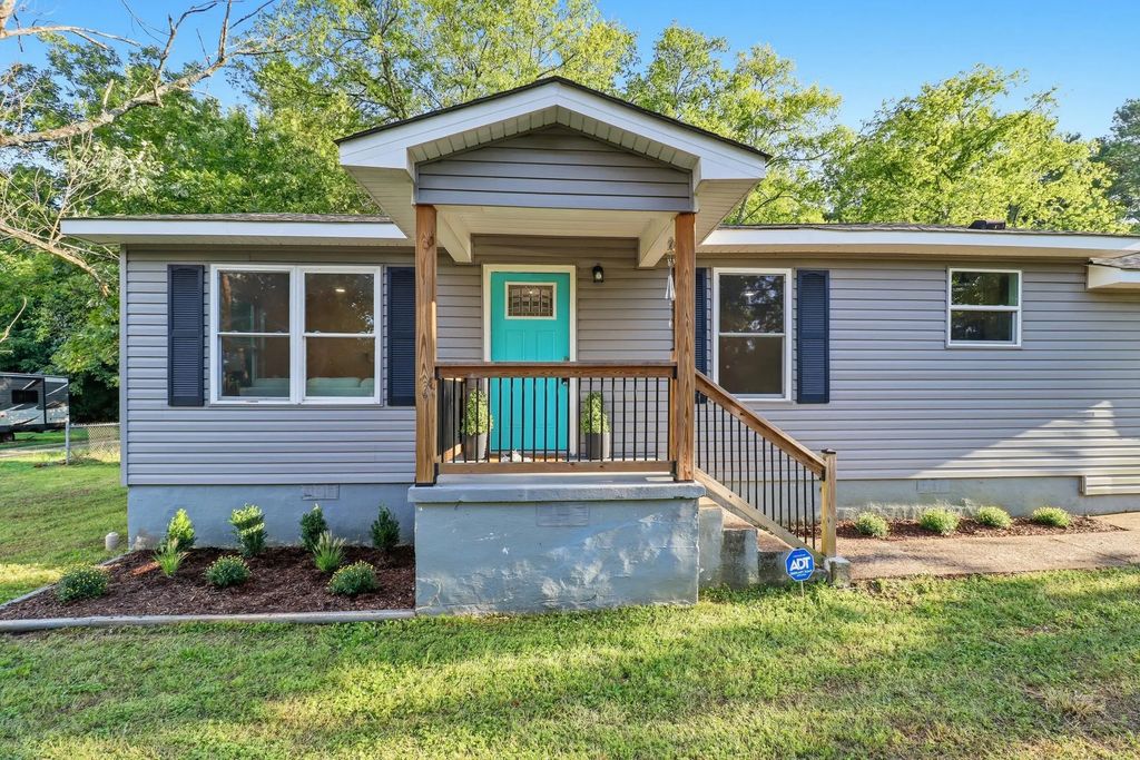 711 W James Avenue, Rossville