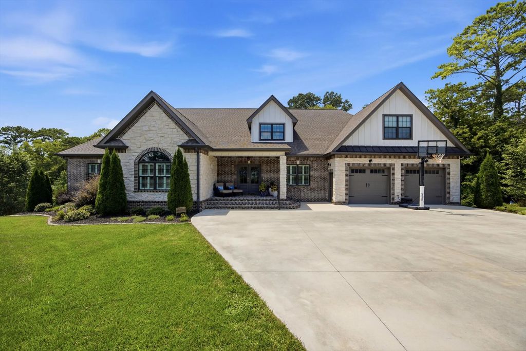 6805 Lakeshore Drive, Chattanooga