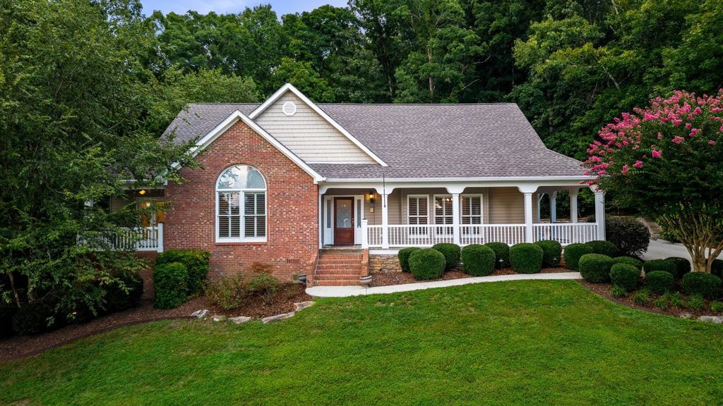 1966 Ridge Point Drive, Cleveland