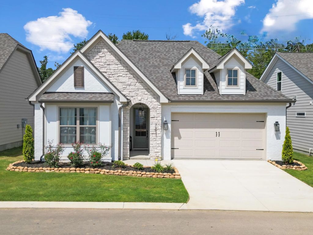 6974 Charming Place, Hixson
