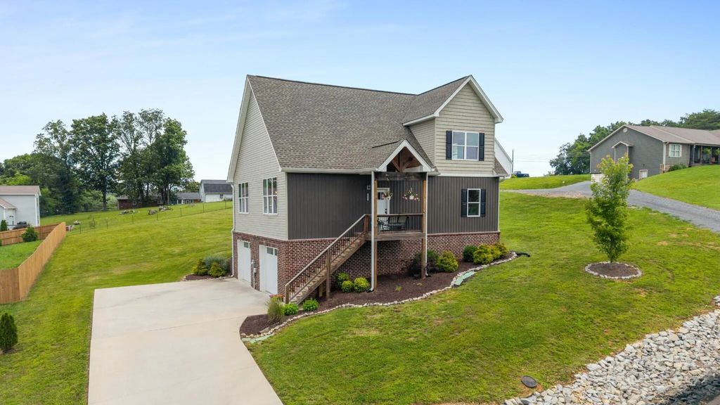 155 Surrey Lane, Cleveland