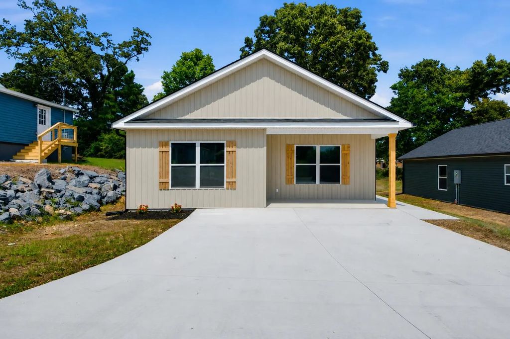 1571 Strawberry Lane, Cleveland