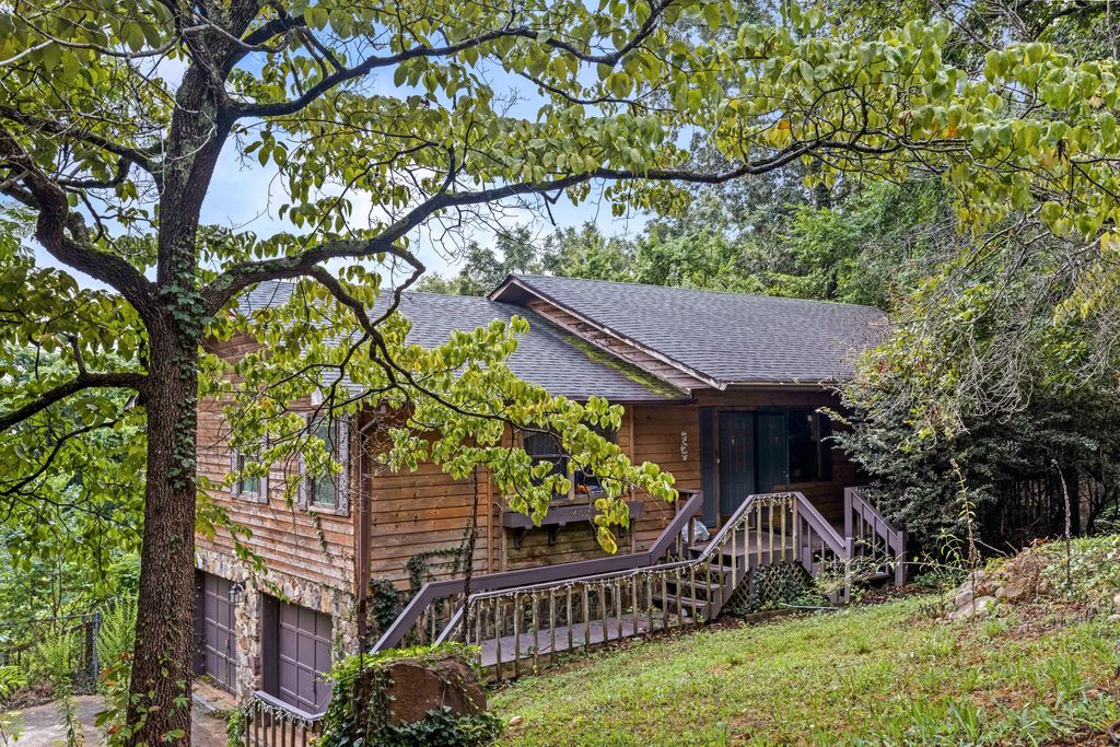 605 Clearview Drive, Ringgold