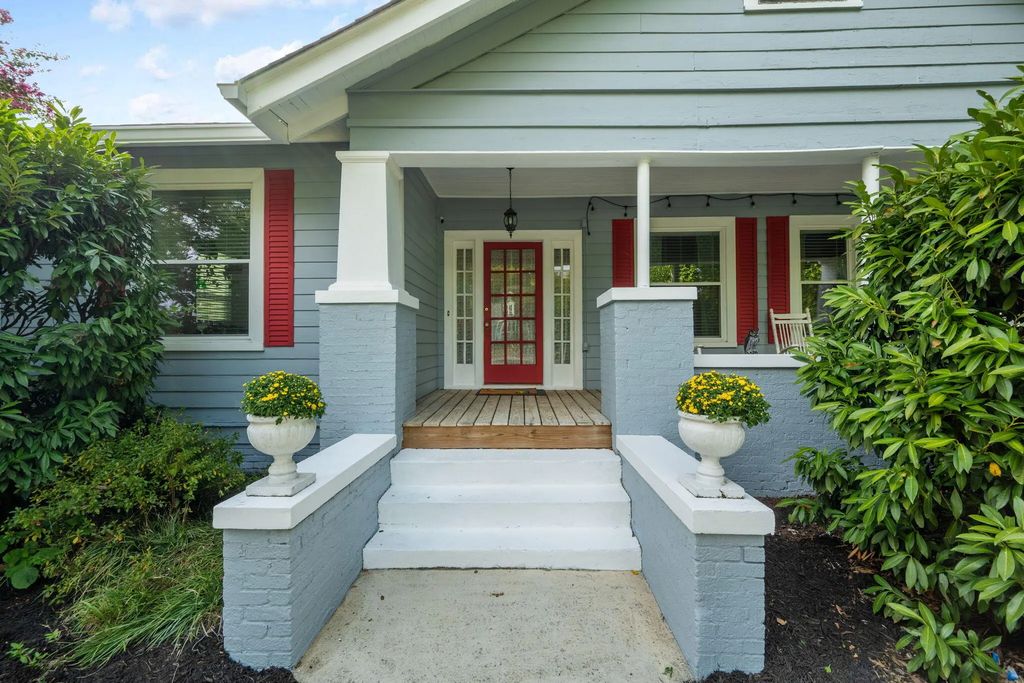 211 Brookfield Avenue, Chattanooga