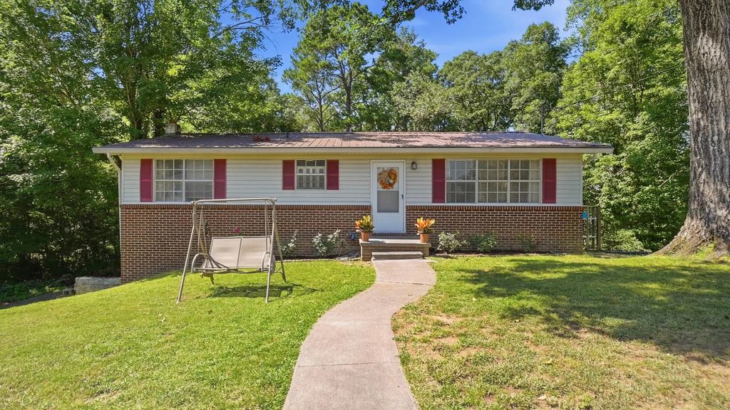 2462 Oak Circle, Cleveland