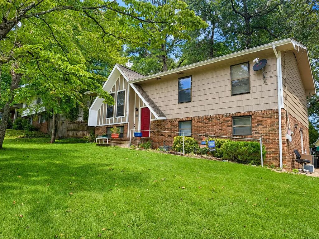 1045 Hillcrest Road, Hixson