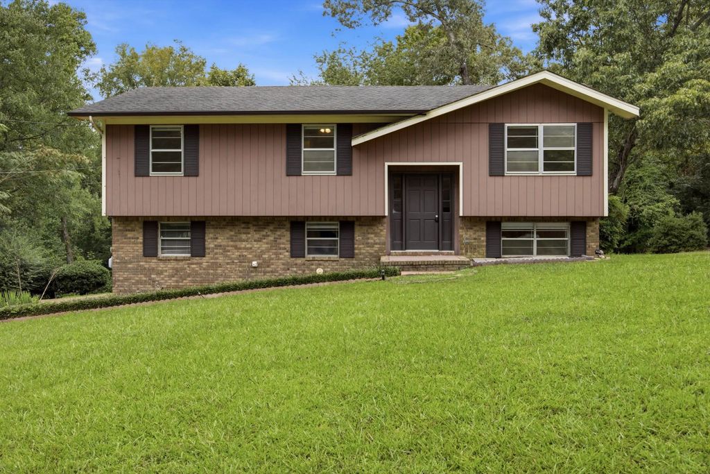 1032 Hillcrest Road, Hixson