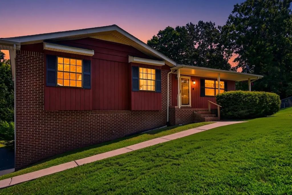 774 Brownwood Circle, Ringgold