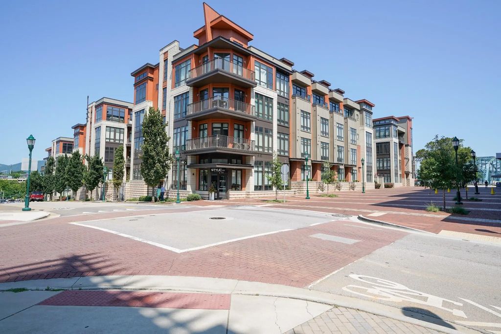 129 Walnut Street, Chattanooga