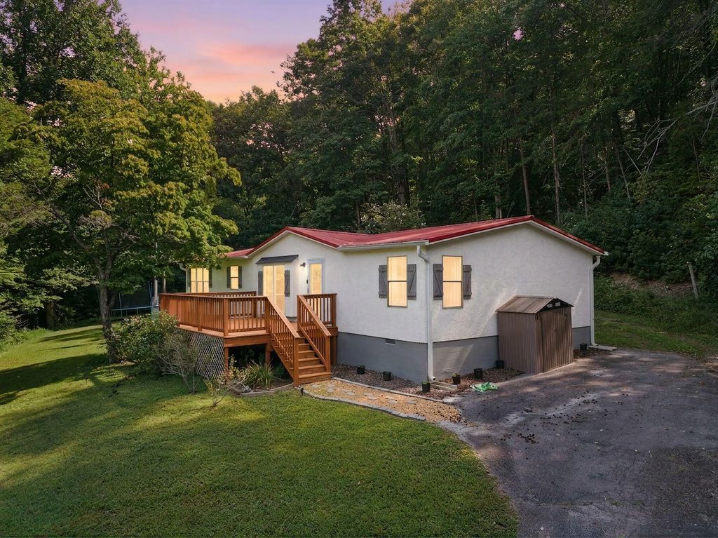 196 Rabbit Valley Road, Cleveland