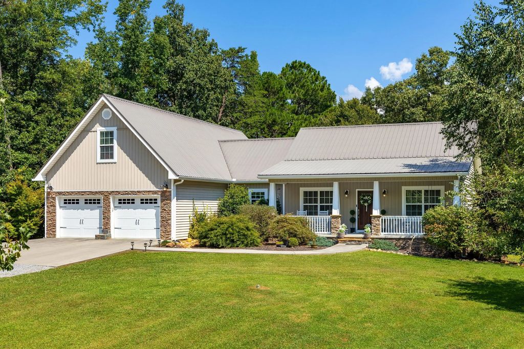 901 Osment Road, Cleveland