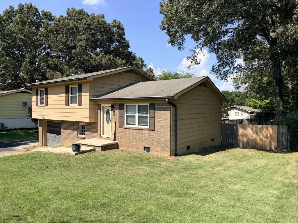 1627 Roberson Road, Hixson