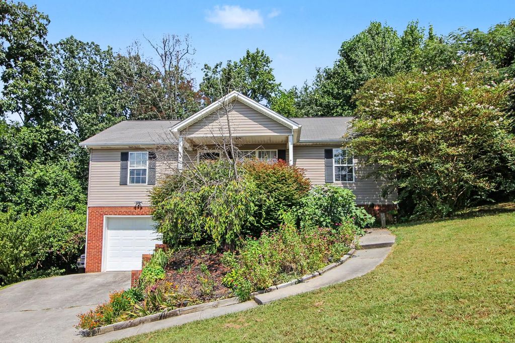 160 Fox Crest Trail, Cleveland