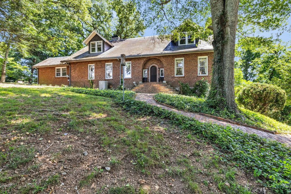 680 S Crest Road, Chattanooga
