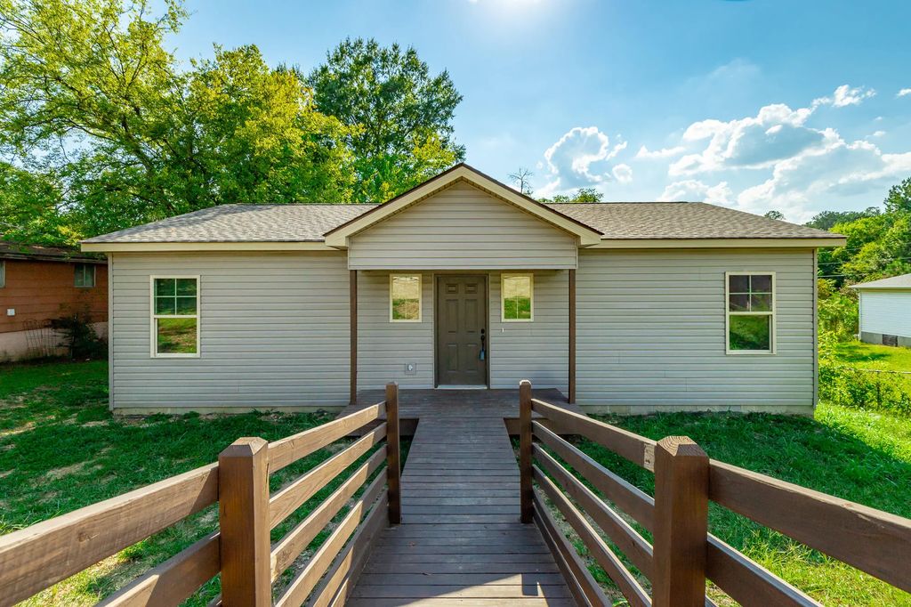 319 Scruggs Road, Ringgold
