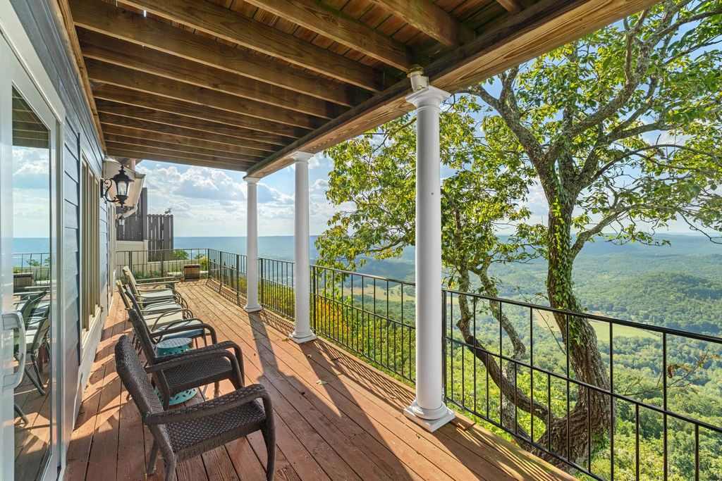 8761 Scenic Highway, Lookout Mountain